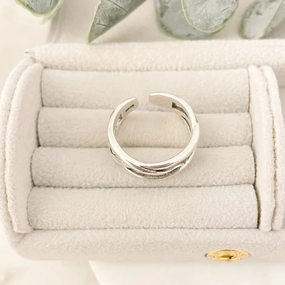 925 Sterling Silver Criss Cross Ring Minimalist Layer Ring Stackable Ring Band - Picture 4 of 8